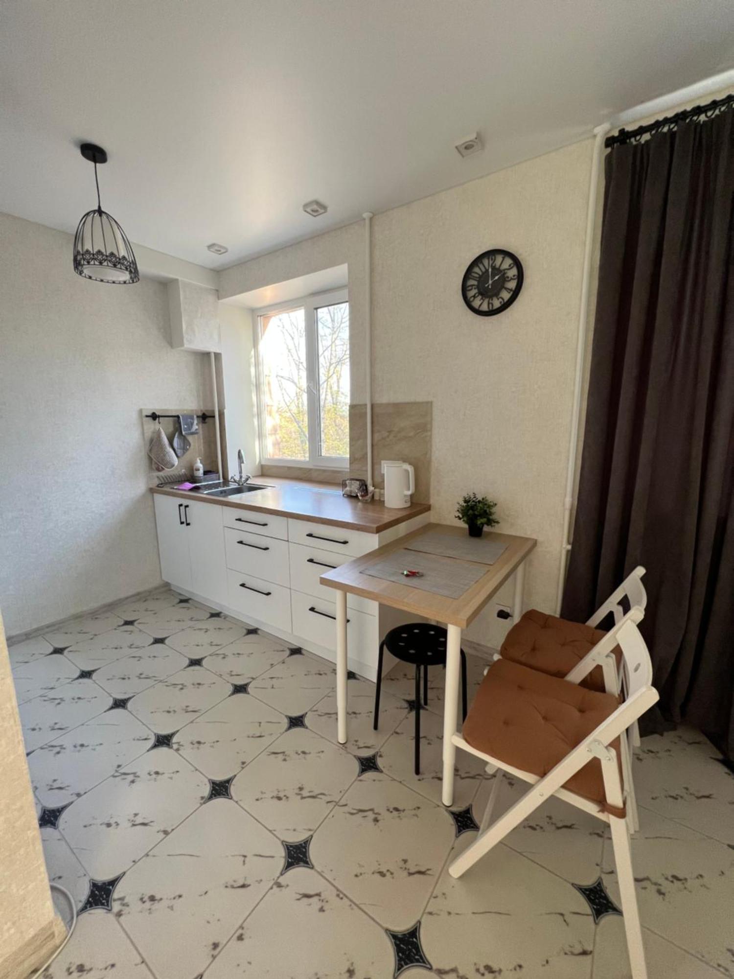White Deluxe Apartment Chernihiv